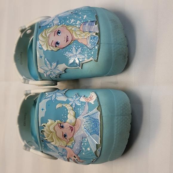 Disney Frozen Elsa Crocs - Picture 6 of 8